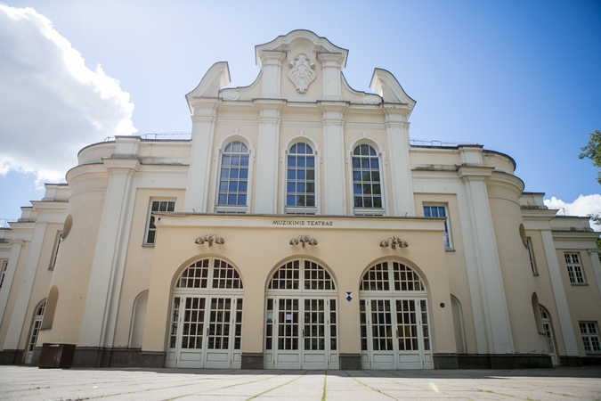 Kauno valstybinis muzikinis teatras nušvis raudona spalva