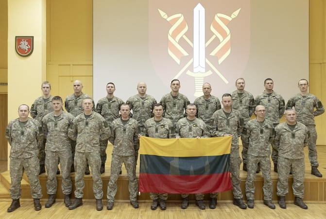 Lietuvos kariai išvyko į dar vieną ukrainiečių rengimo misiją Jungtinėje Karalystėje