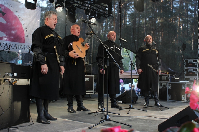 Festivalio „Purpurinis vakaras“ klausytojus pakėlė lietuviškai uždainavę gruzinai 