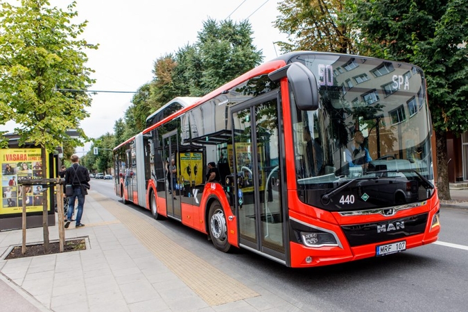 Kaune kartu su kampanija „Spausk – Nesnausk“ pristatytas pirmasis iš 64 naujų hibridinių autobusų