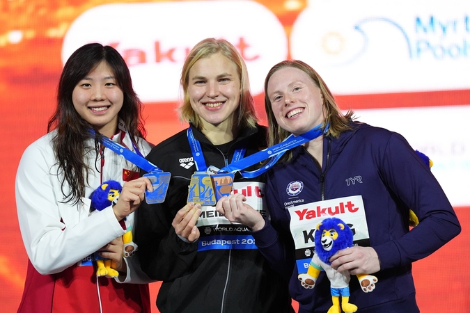 Tang Qianting (kairėje), Rūta Meilutytė ir Lilly King