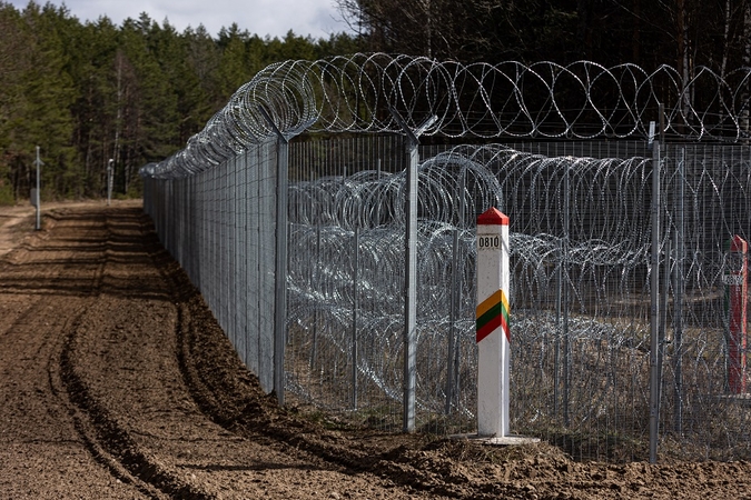 Nelegalius migrantus per Lietuvą gabenęs latvis nuteistas laisvės atėmimu