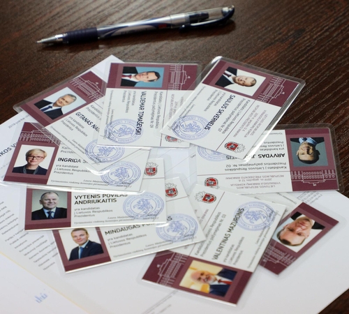 Devyniems kandidatams į prezidentus įteikti pažymėjimai