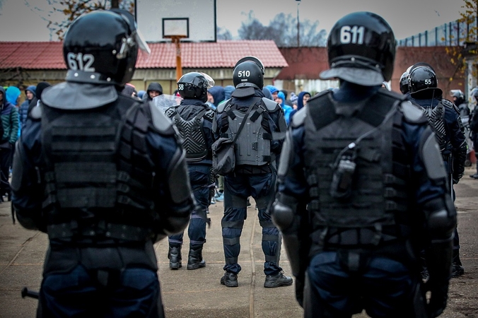 Profsąjungai žadant protestą, Kalėjimų tarnyba tikisi pritraukti daugiau pareigūnų