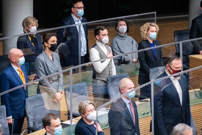 Sugiedoję Lietuvos Respublikos himną, parlamentarai užbaigė sesiją