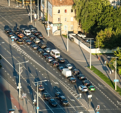 Ekonomistas: visame Vilniaus mieste automobilių stovėjimas turėtų būti mokamas 