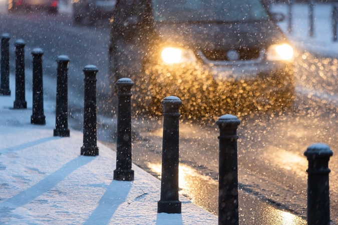 Kelininkai: naktį eismo sąlygas vietomis sunkins plikledis