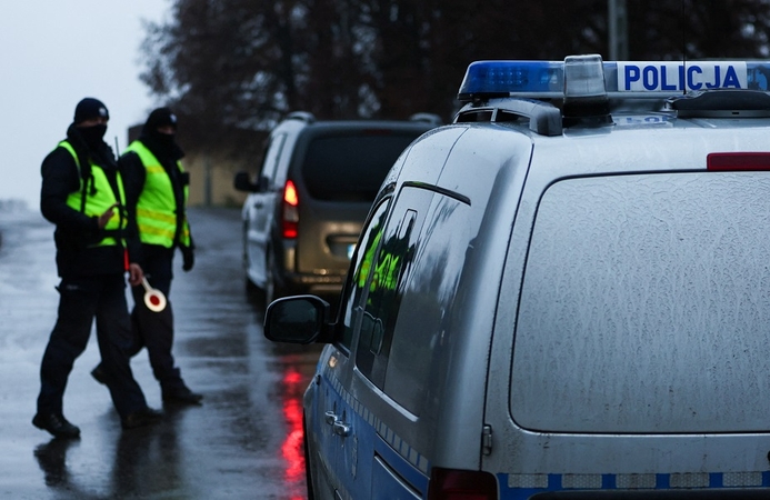 Lenkijoje susidūrė automobilis ir vilkikas: nukentėjo mažiausiai trys lietuviai, tarp jų – nėščioji 