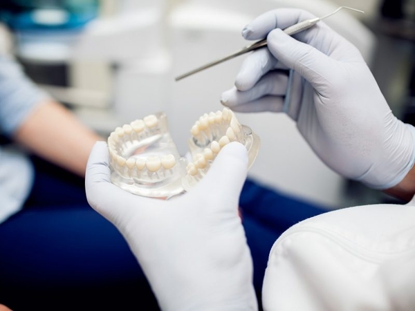 Įvyko: daugiau nei prieš metus odontologijos klinikoje prasidėjusi istorija apvertė moters gyvenimą aukštyn kojomis.