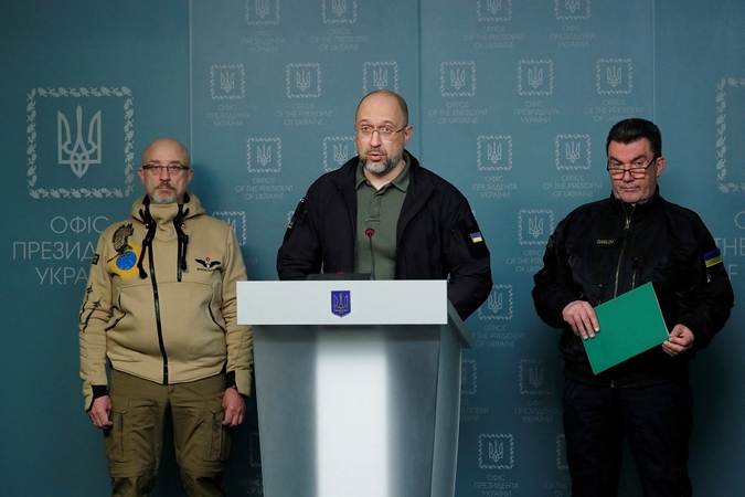 Denysas Šmyhalis (viduryje)