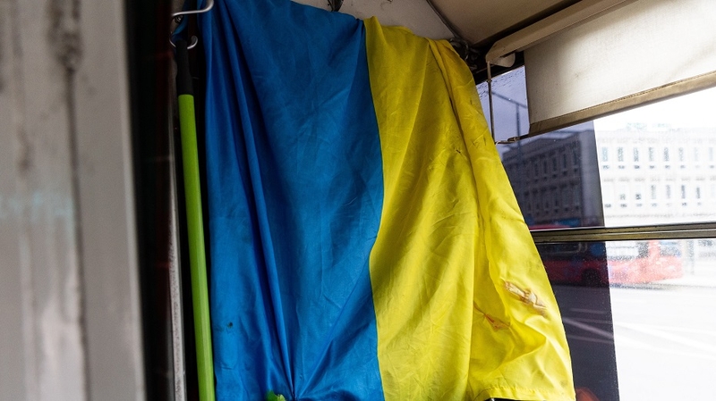 Už Ukrainos vėliavos išniekinimą dviem vengrams siūloma skirti baudas