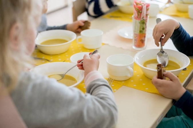Įvardijo, kada numatomas nemokamas maitinimas trečios ir ketvirtos klasės mokiniams