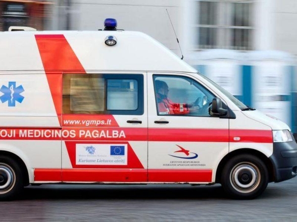 Alytuje automobilis partrenkė pėsčiąją: moteris sunkiai sužalota
