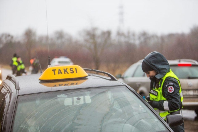 Pareigūnams įkliuvo girtas taksistas: gargždiškiui metams atimta teisė vairuoti