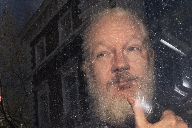 J. Assange'as mėgino šnipinėti kitas šalis iš Ekvadoro ambasados Londone