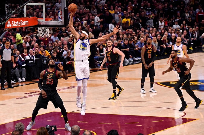 „Warriors“ krepšininkai – per žingsnį nuo NBA čempionų titulo