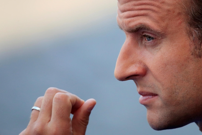Apsuptas skandalų E. Macronas rengia naują reformų bangą