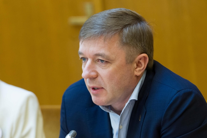 R. Karbauskis siūlo mokantiems mokesčius ne Lietuvoje neskaičiuoti skolos „Sodrai“