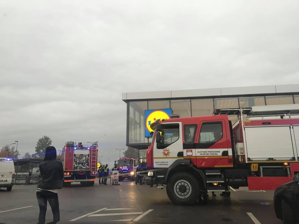 Į Marijampolėje esantį „Lidl“ skubėjo gausios specialiųjų tarnybų pajėgos
