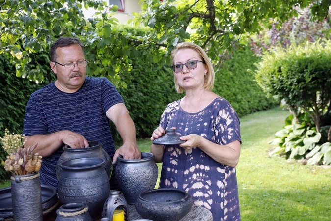 J. ir Č.Gudžiams juodoji keramika – istorija, tautos tradicijos ir galimybė atskleisti savo kūrybos savastį.