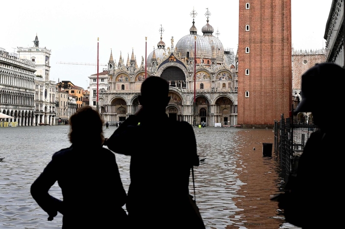 Vanduo užliejo Veneciją: per potvynį užtvindyta 70 proc. miesto teritorijos