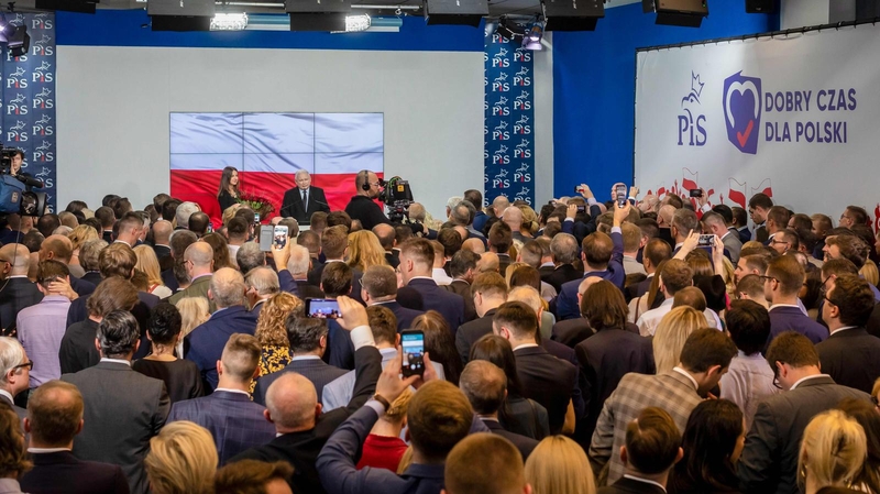 Oficialūs rezultatai: Lenkijos valdančioji partija užsitikrino absoliučią daugumą