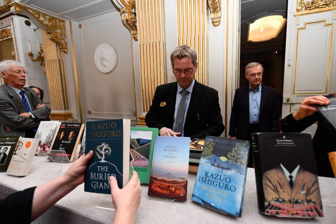Šiais metais bus įteiktos dvi Nobelio literatūros premijos