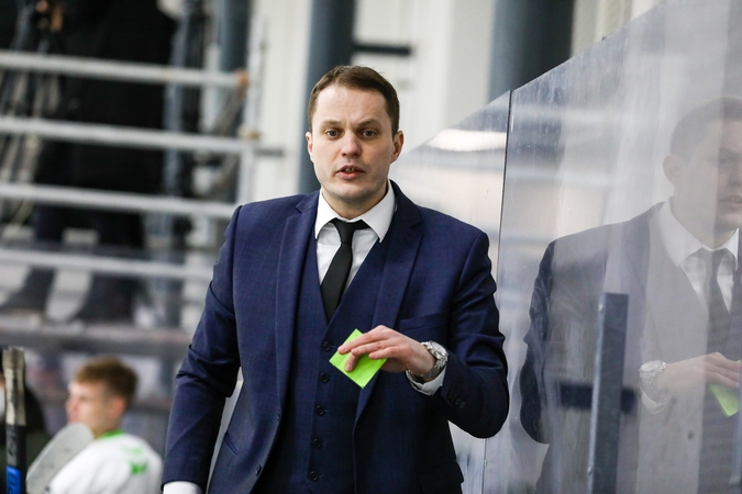 Po 27 metų ant ledo P. Nausėda pačiūžas keičia į trenerio kostiumą