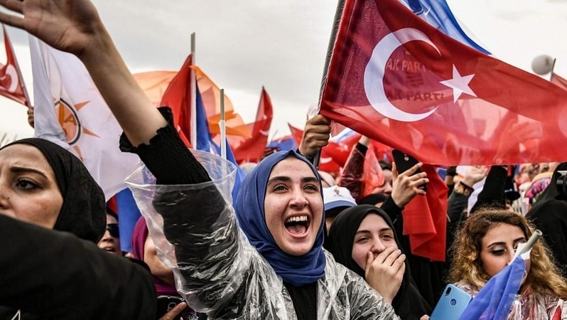 Turkijos jaunimas tikisi pakeisti valdžią, bet plečiamos prezidento galios