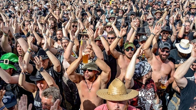 Iš senelių namų pabėgę pagyvenę vyrai rasti sunkiosios muzikos festivalyje