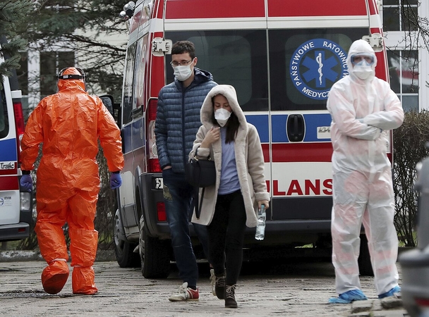 Lenkijoje antrą dieną fiksuojami COVID-19 atvejų ir pacientų mirčių rekordai