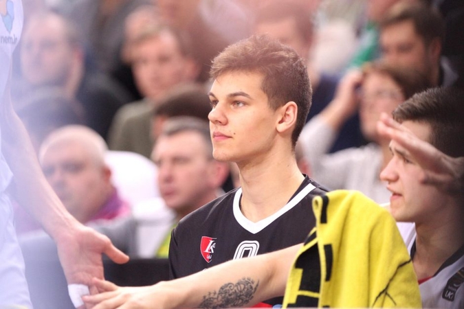 D. Sirvydis debiutavo NBA