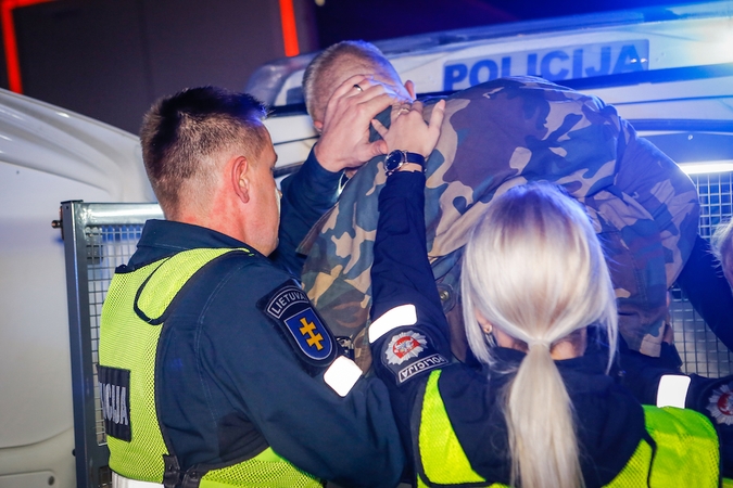 Keistas girto klaipėdiečio nuotykis: miegojo mašinoje ir susiruošė pasivažinėti
