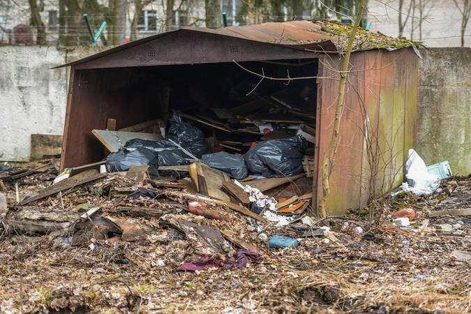 Vilniuje metalinių garažų masyve galimai rasta žmogaus kaukolė