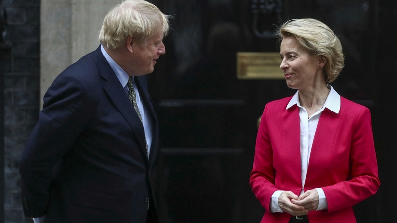 B. Johnsonas ir EK vadovė sutarė toliau ieškoti išeities iš „Brexito“ aklavietės