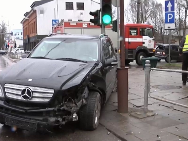 Sunku patikėti: per vieną vakarą Telšiuose į avarijas pateko du vogti automobiliai