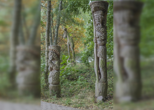 Raganų kalne darbuojasi skulptoriai