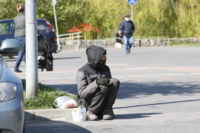 Benamio kaimynystė klaipėdiečiams kelia šiurpą: laiptinėje – spjaudalai ir kraujas