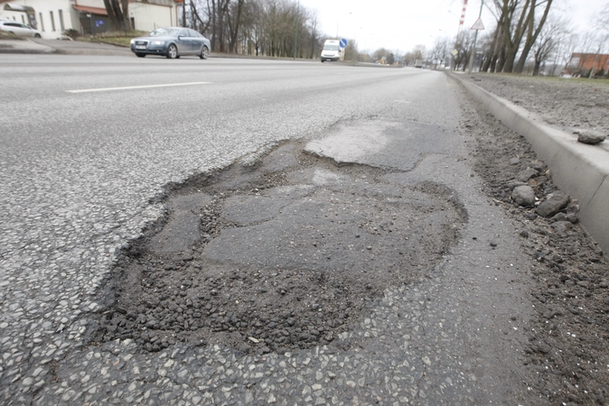 Klaipėdiečius siutina duobės gatvėse