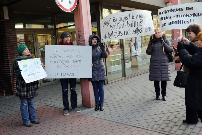 Pedagogai nesiveržia į mūšį: klaipėdiečiai šįkart streikuoti neskubės