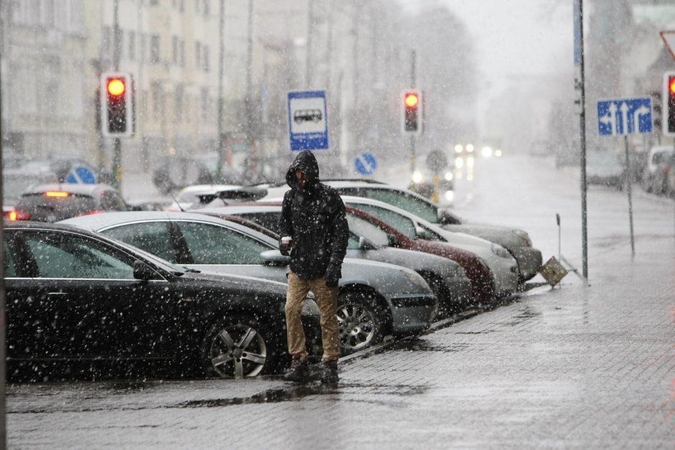 Orai subjurs: permainos atgins smarkų vėją, šlapdribą