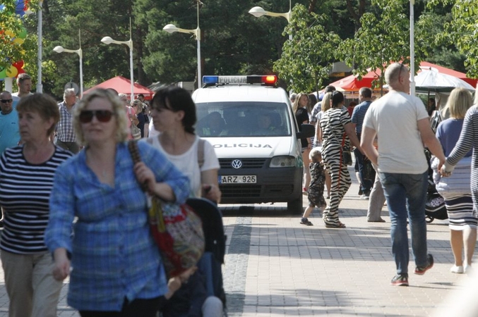 Kodėl Palangoje leista ilsėtis tūkstančiams, o į renginius įleidžiami tik 300 žmonių?