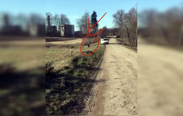 Detektyvas Klaipėdos rajone: dvokiantį skystį liejo į pakelę?
