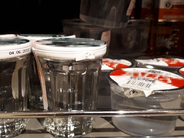 Prekyboje nebeliks į puodelius išpilstyto alkoholio