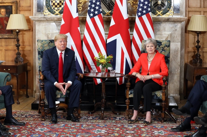 Th. May: Londonas ir Vašingtonas sieks ambicingo prekybos susitarimo