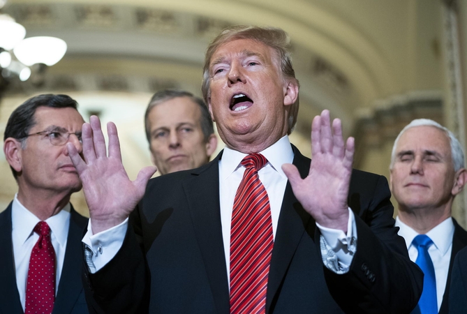 D. Trumpas paliko derybas: išėjo iš susitikimo su demokratų lyderiais