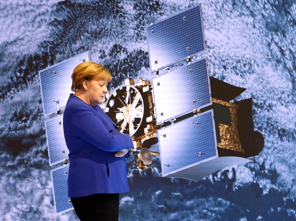 A. Merkel: reikia garantijos, kad „Huawei“ neperduos duomenų Pekinui