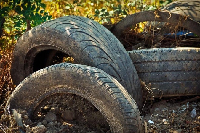 KRATC informuoja: stabdomas naudotų padangų priėmimas į didžiųjų atliekų aikšteles