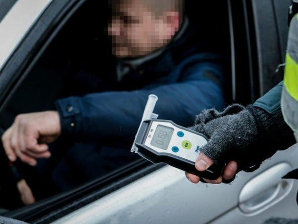 Klaipėdoje girtą „Audi A4“ vairuotoją išdavė keisti manevrai