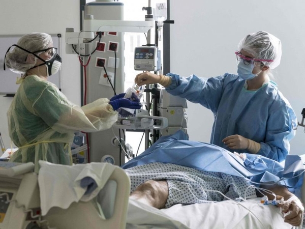 Ligoninėse šiuo metu gydomi 1076 COVID-19 pacientai, iš jų 109 – reanimacijoje